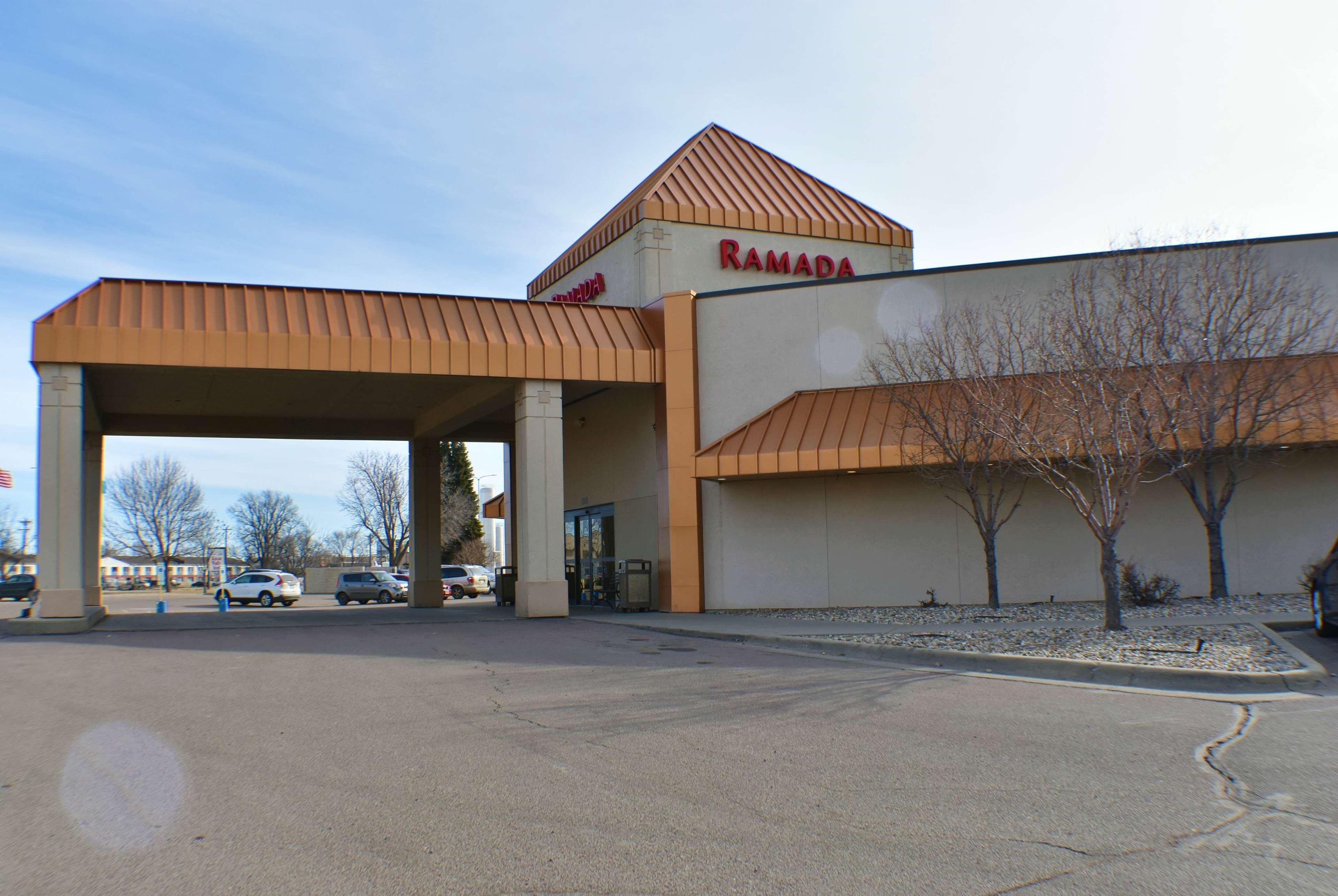 Ramada By Wyndham Sioux Falls Airport - Waterpark Resort & Event Center Exteriér fotografie
